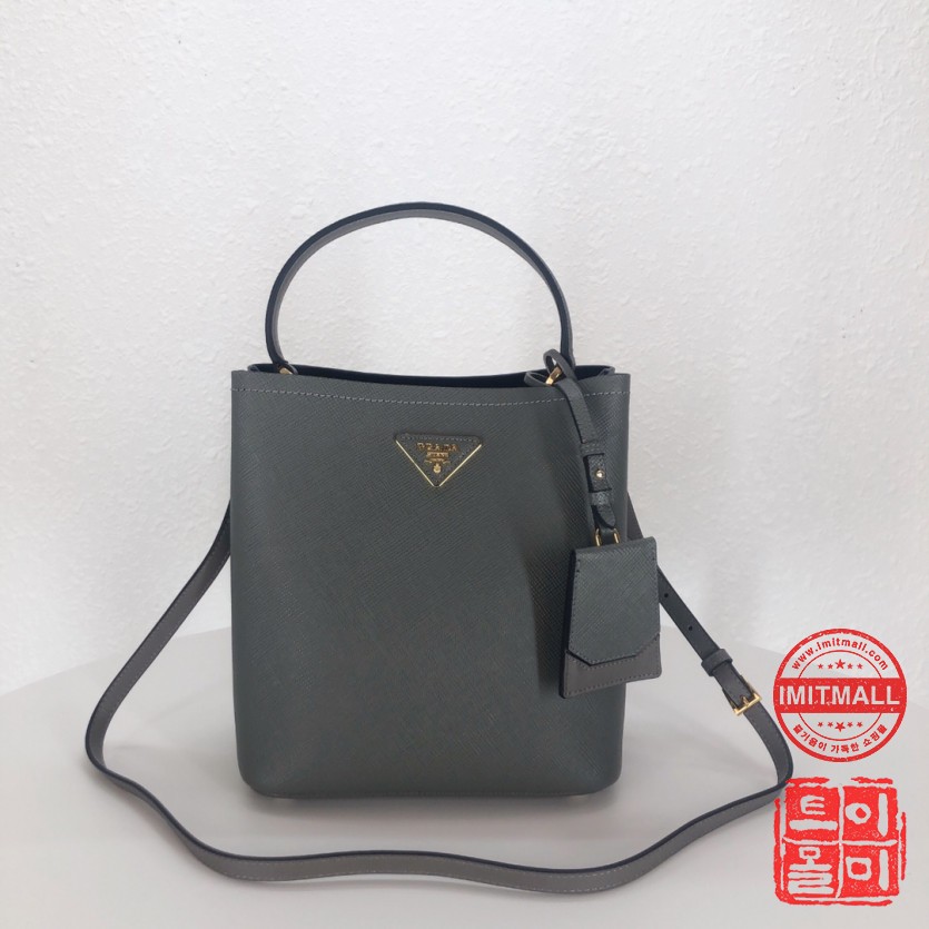 prada_xxxxx_big_00001.jpg