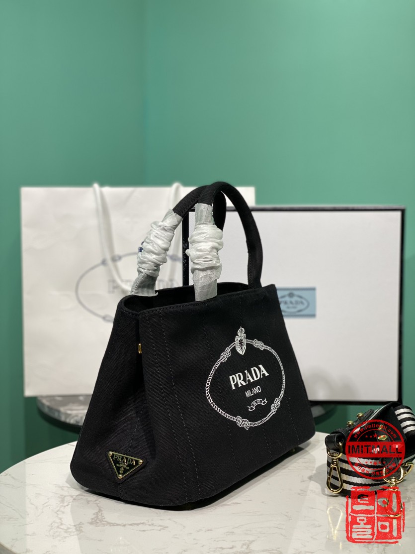 prada_xxxxx_big_00002.jpg