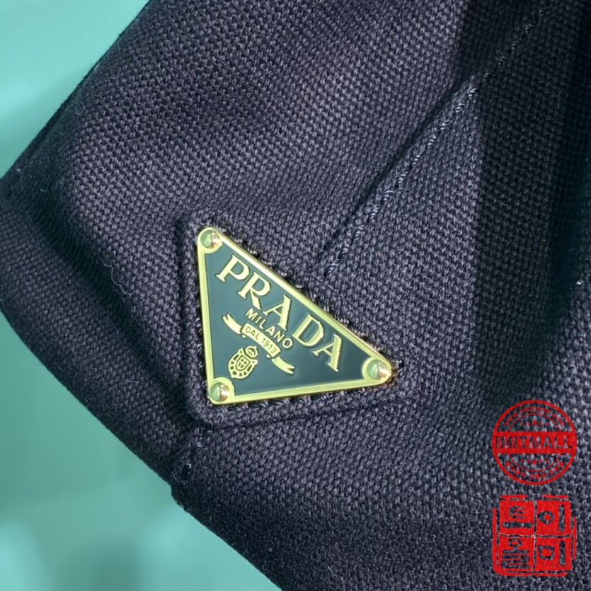 prada_xxxxx_big_00007.jpg