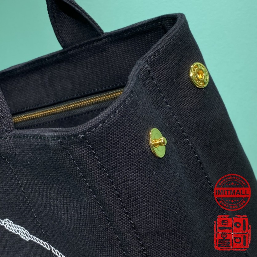 prada_xxxxx_big_00008.jpg