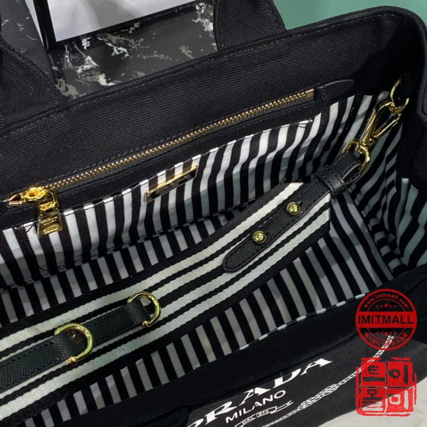 prada_xxxxx_big_00009.jpg