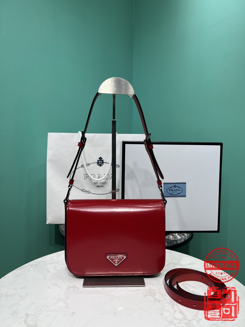 prada_xxxxx_big_00001.jpg