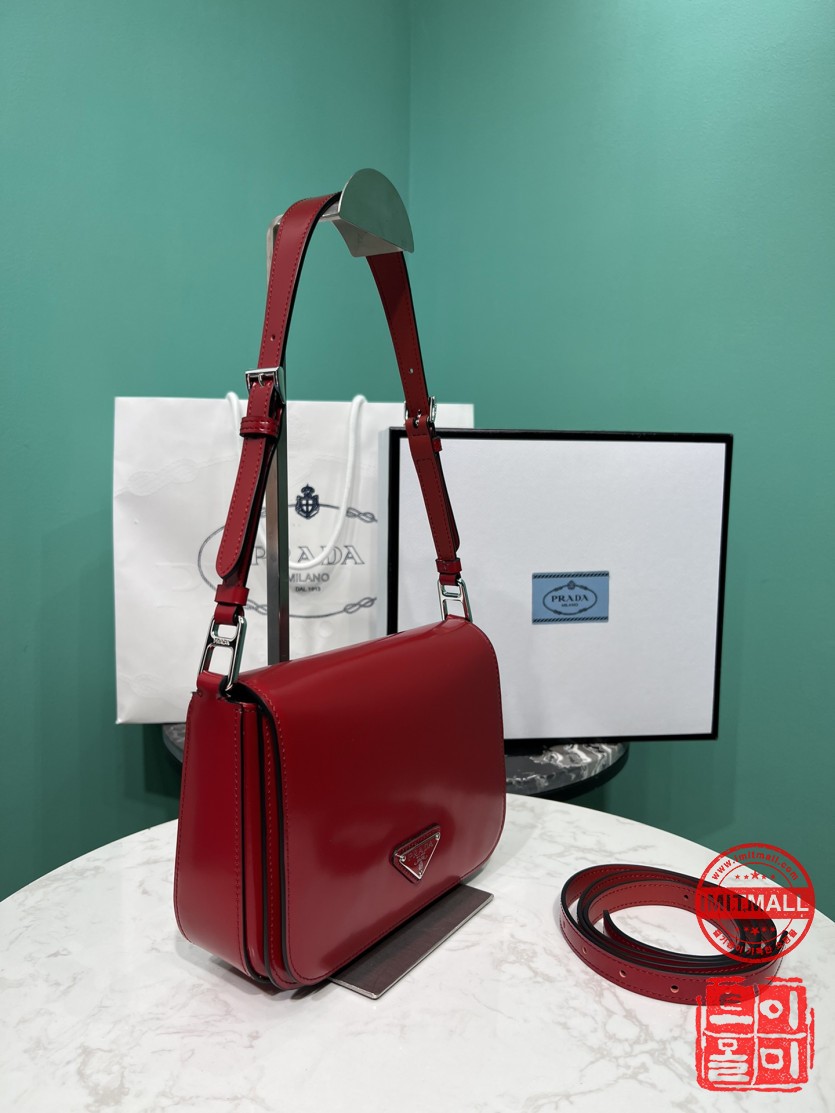 prada_xxxxx_big_00002.jpg