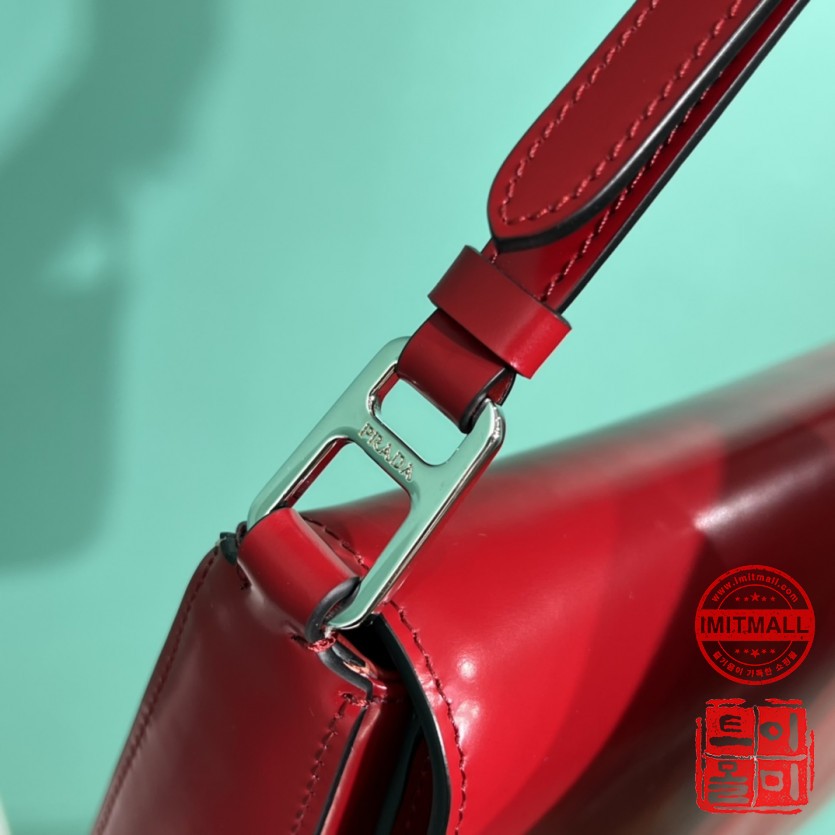 prada_xxxxx_big_00007.jpg