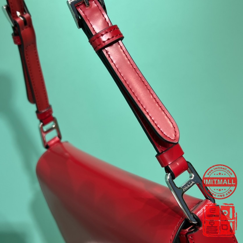 prada_xxxxx_big_00008.jpg
