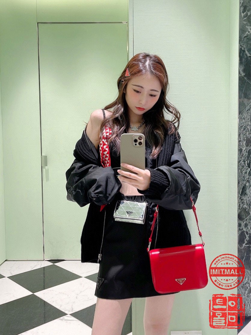 prada_xxxxx_big_00010.jpg