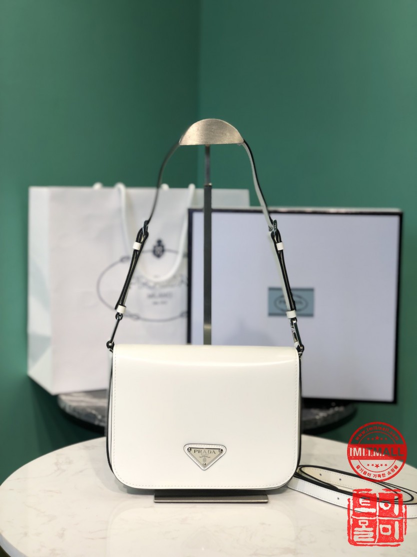 prada_xxxxx_big_00001.jpg