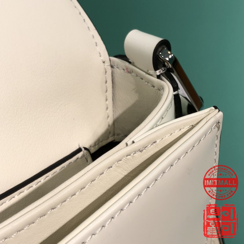 prada_xxxxx_big_00010.jpg