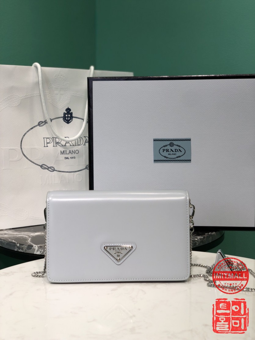 prada_xxxxx_big_00001.jpg