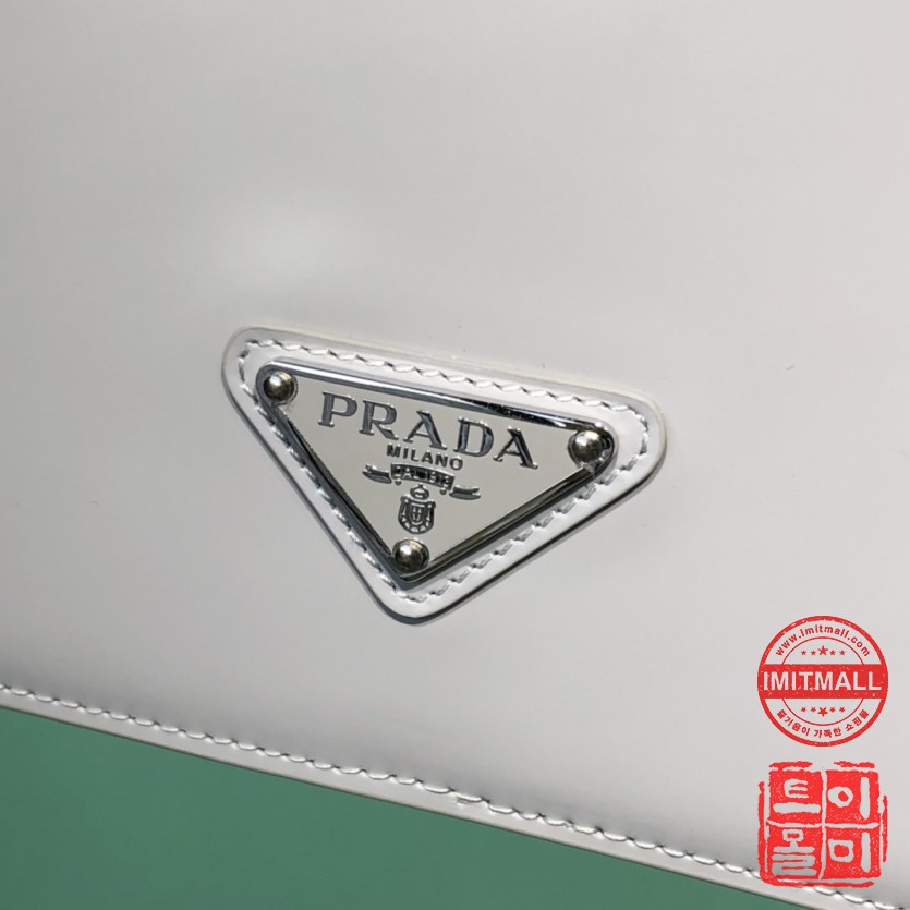 prada_xxxxx_big_00004.jpg