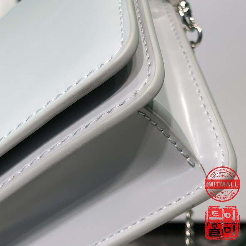 prada_xxxxx_big_00006.jpg