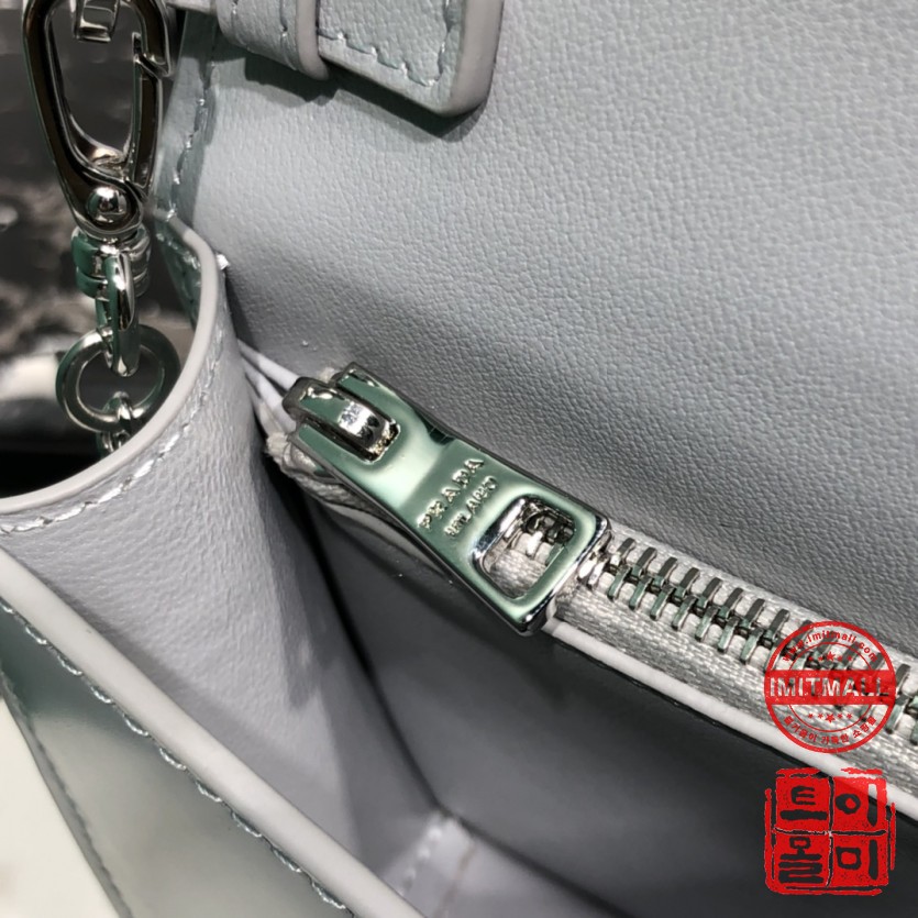 prada_xxxxx_big_00008.jpg