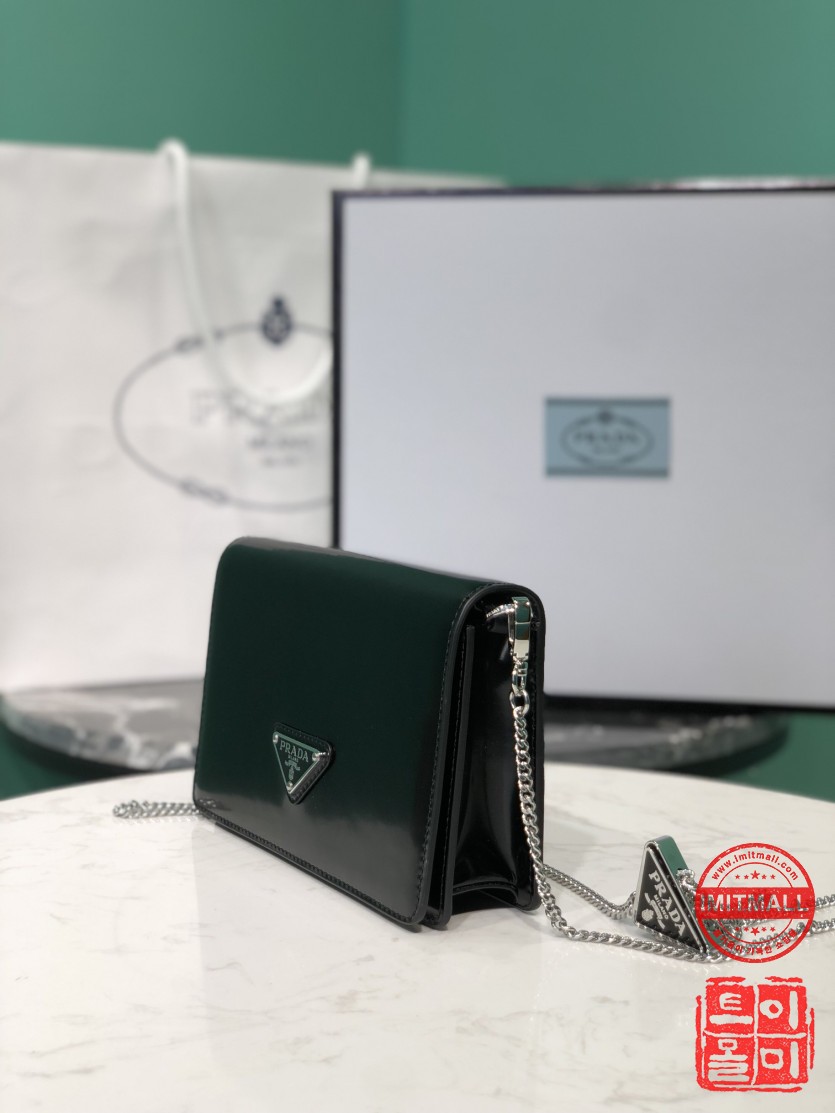 prada_xxxxx_big_00002.jpg