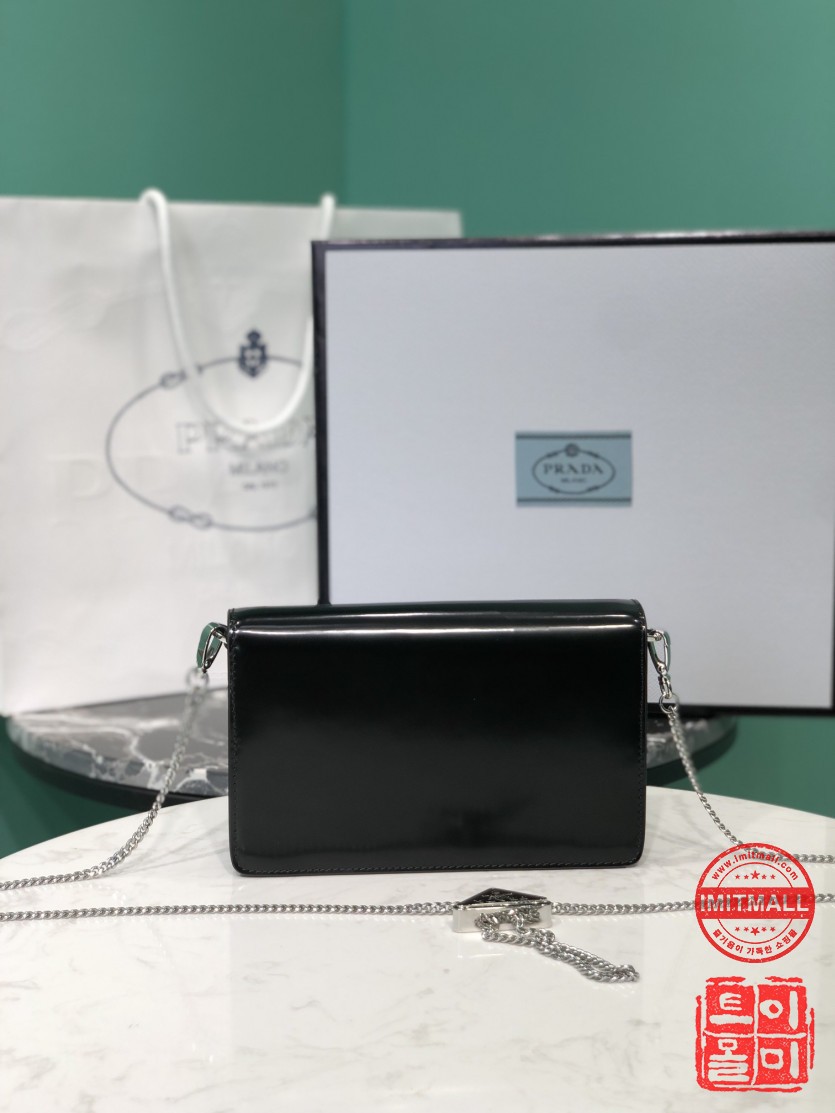 prada_xxxxx_big_00003.jpg