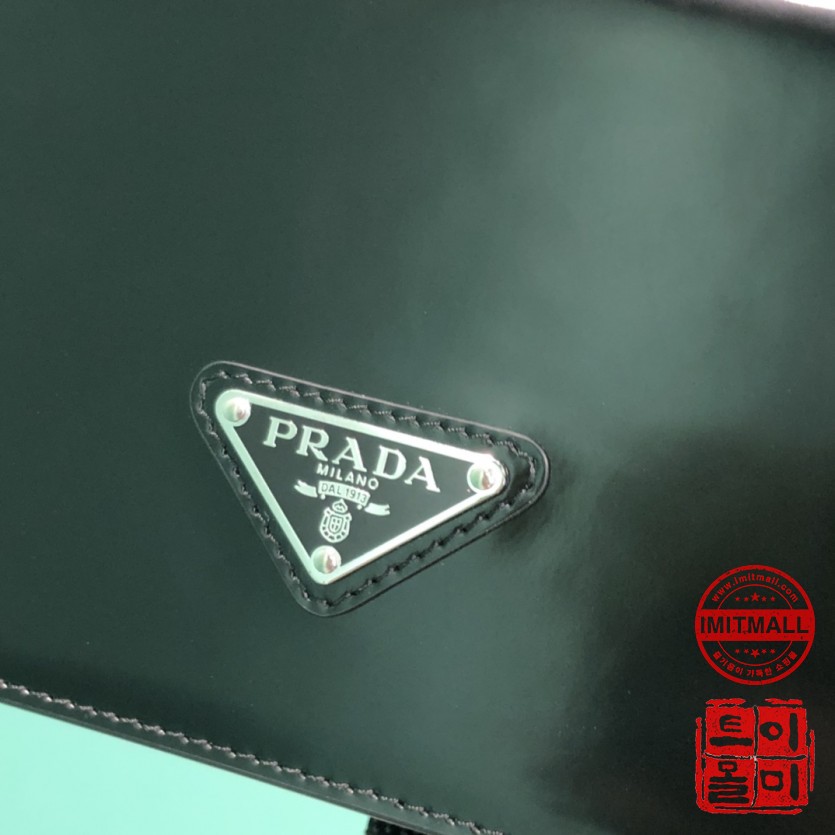 prada_xxxxx_big_00005.jpg