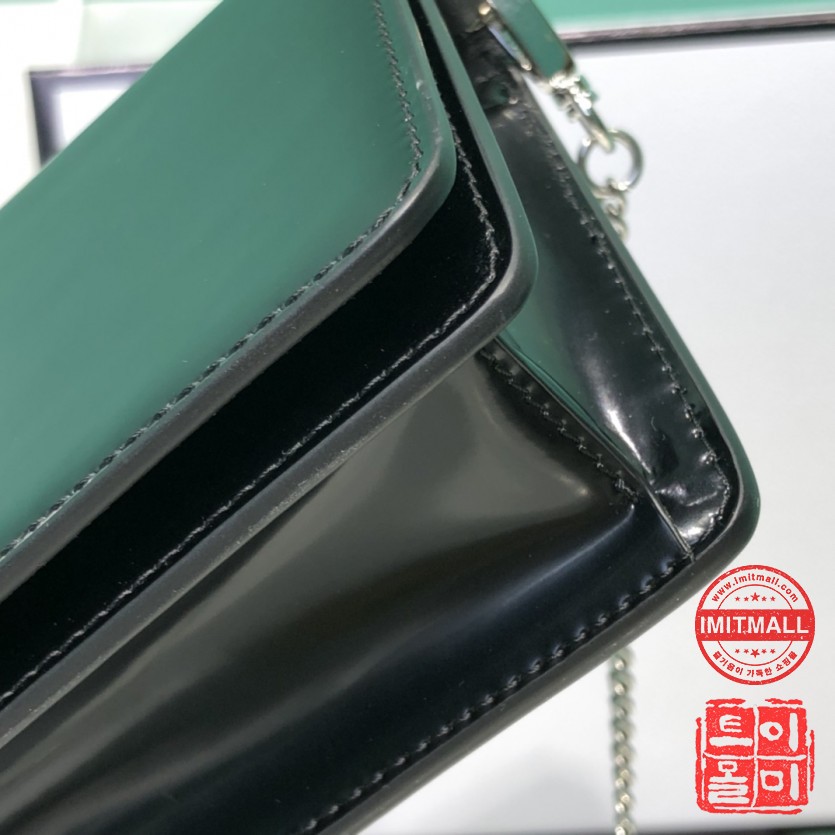 prada_xxxxx_big_00007.jpg