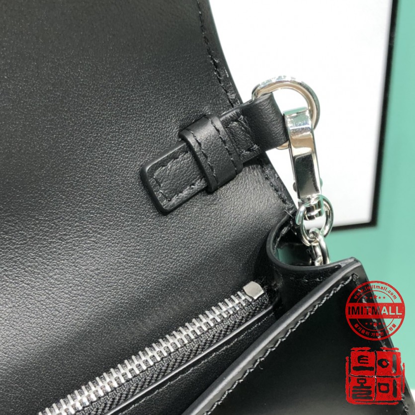 prada_xxxxx_big_00008.jpg