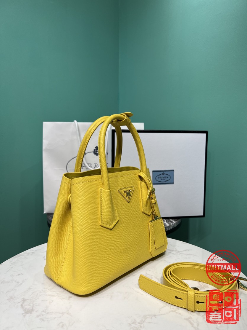 prada_xxxxx_big_00002.jpg
