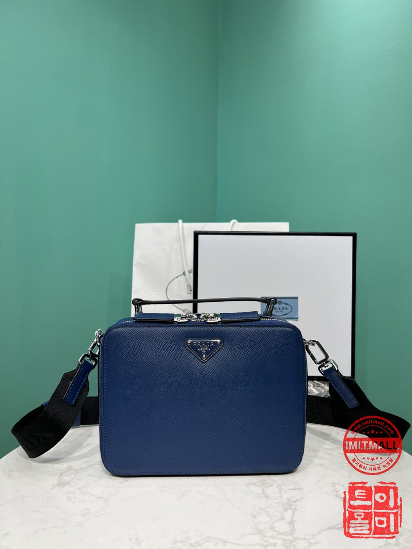 prada_xxxxx_big_00001.jpg