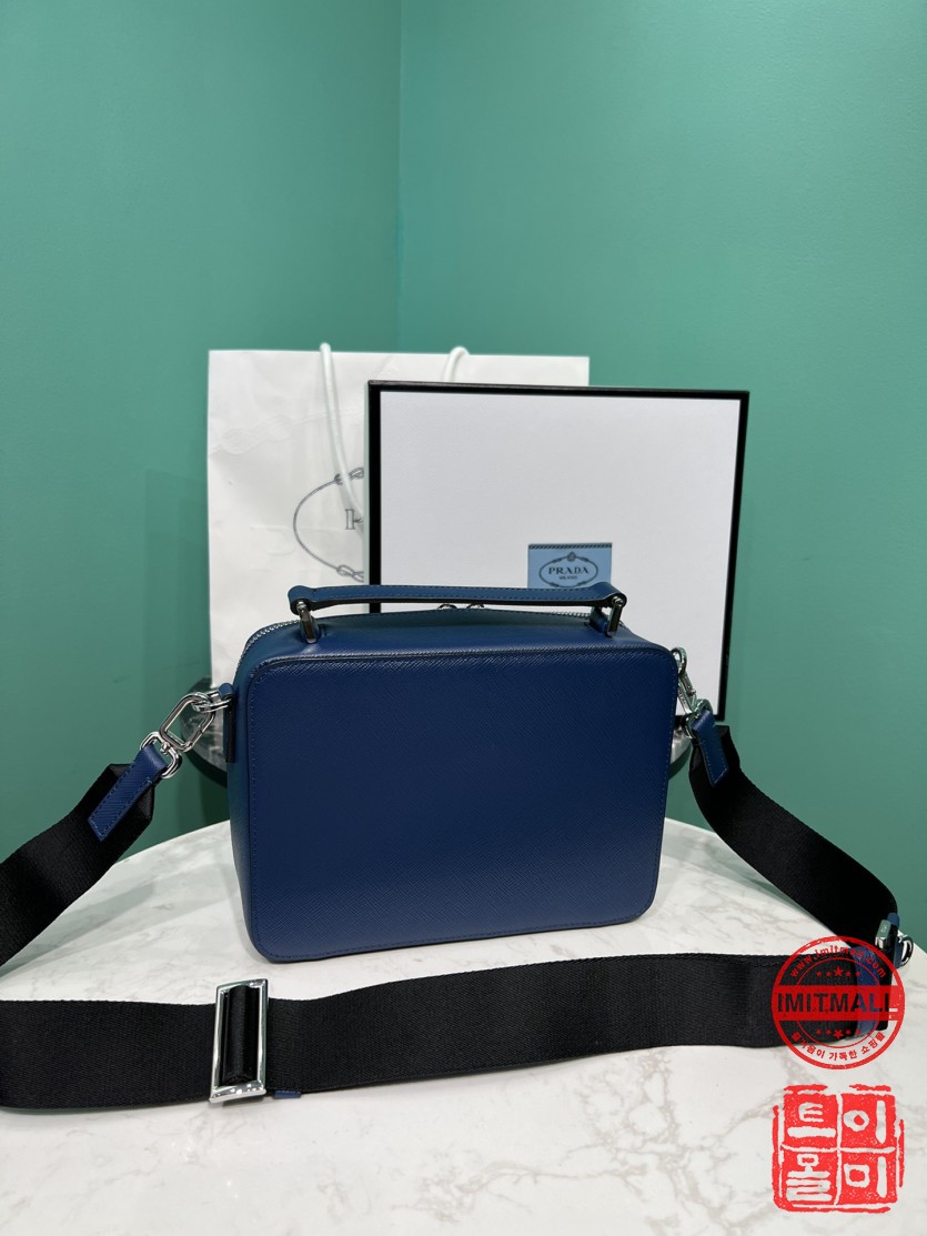 prada_xxxxx_big_00003.jpg