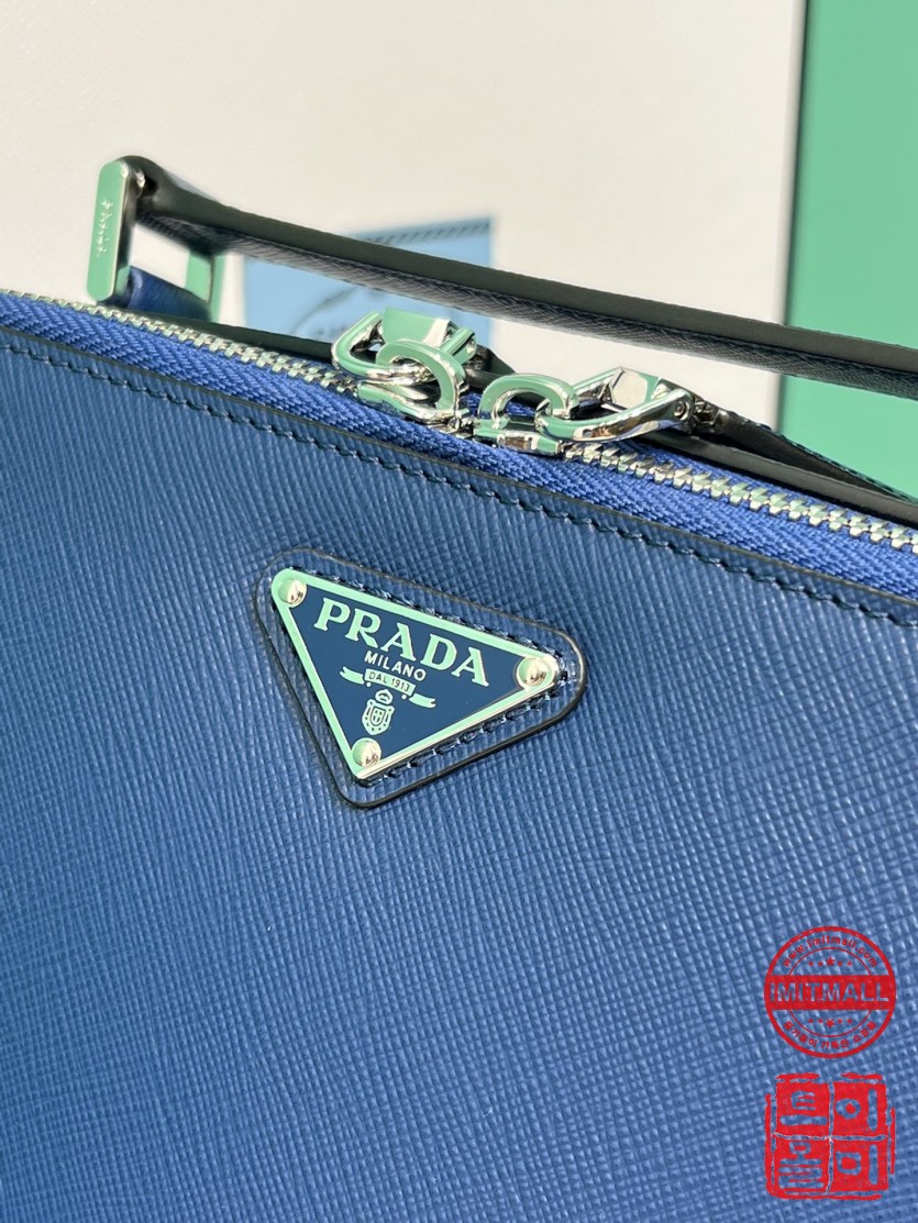 prada_xxxxx_big_00004.jpg