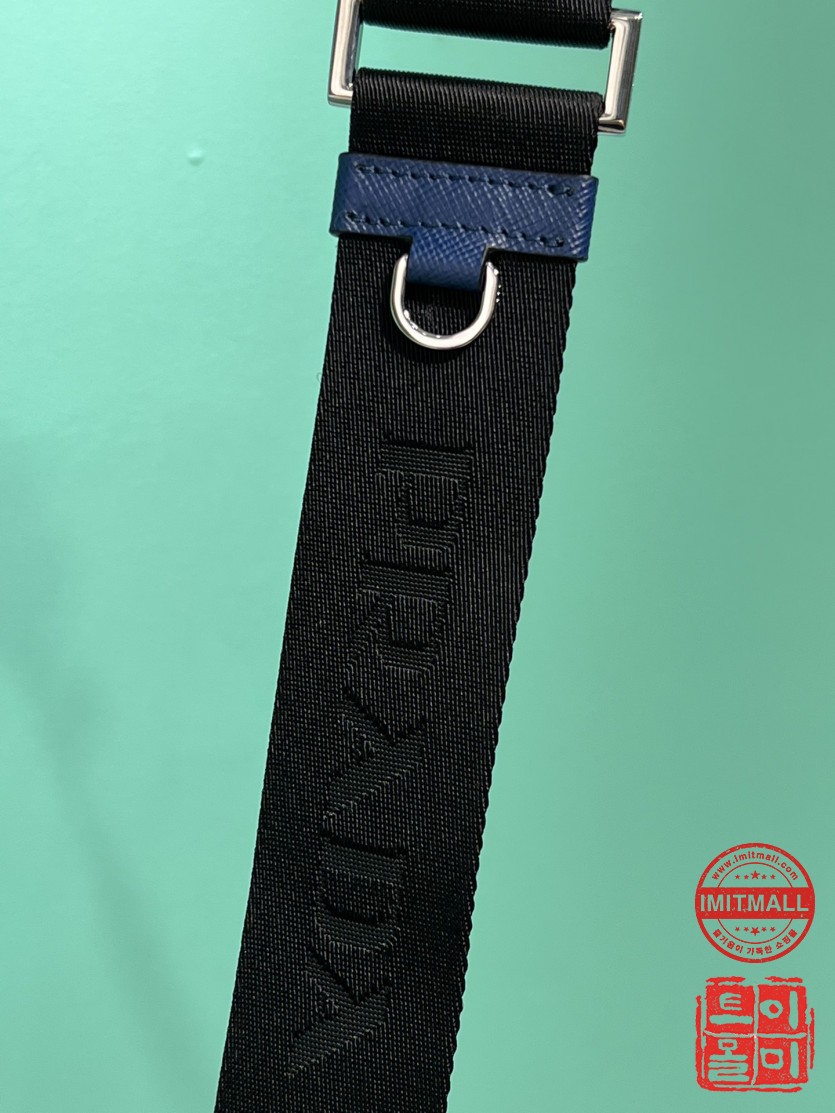 prada_xxxxx_big_00008.jpg