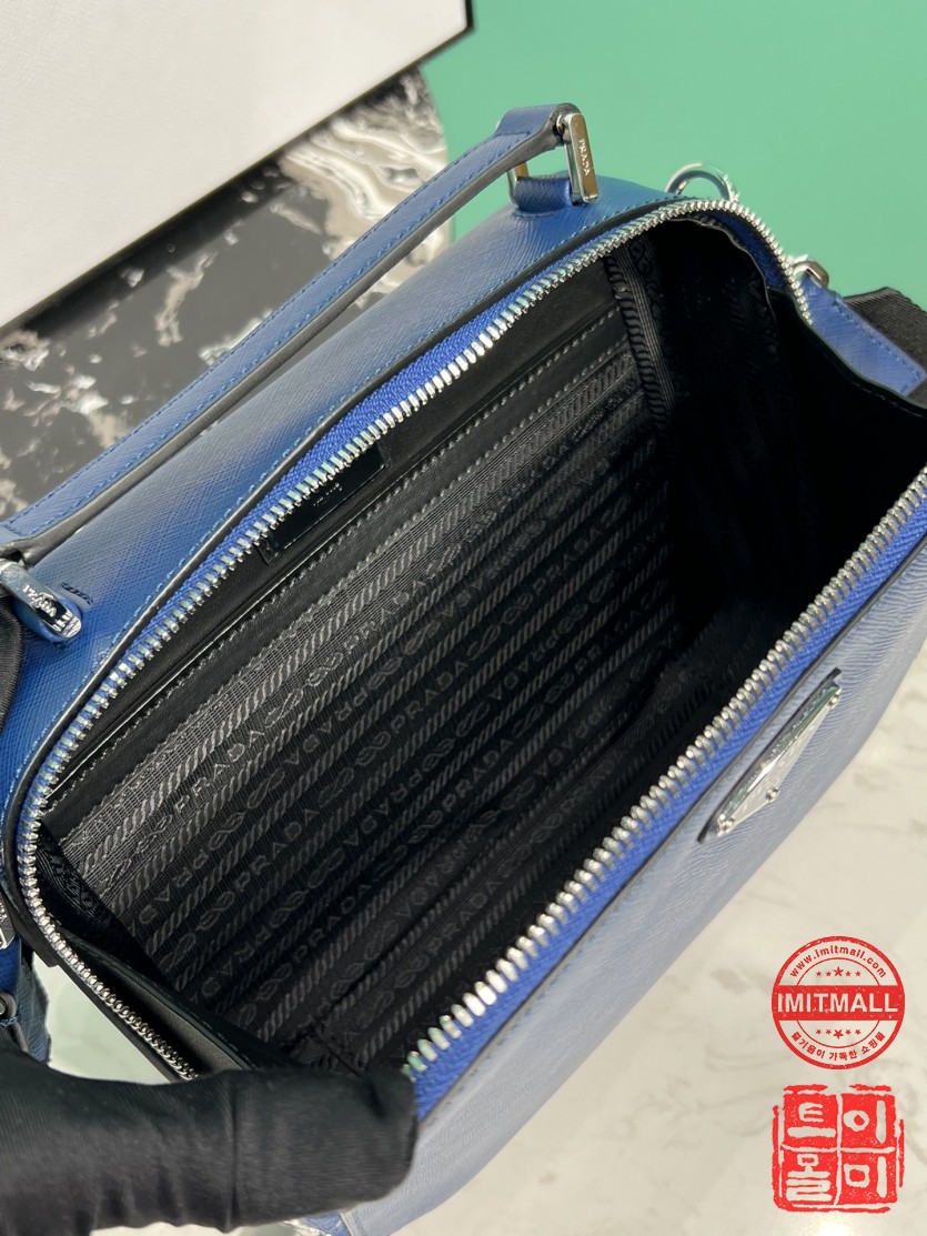 prada_xxxxx_big_00009.jpg