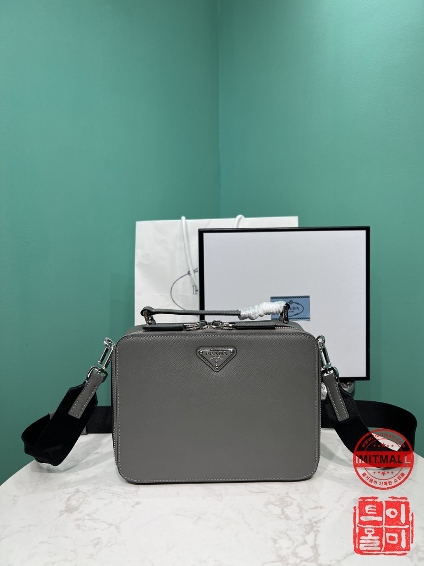 prada_xxxxx_big_00001.jpg