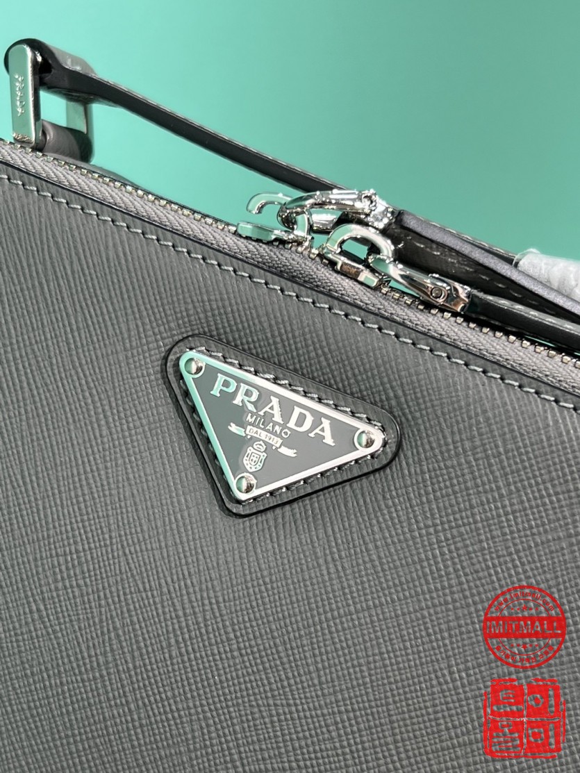 prada_xxxxx_big_00005.jpg
