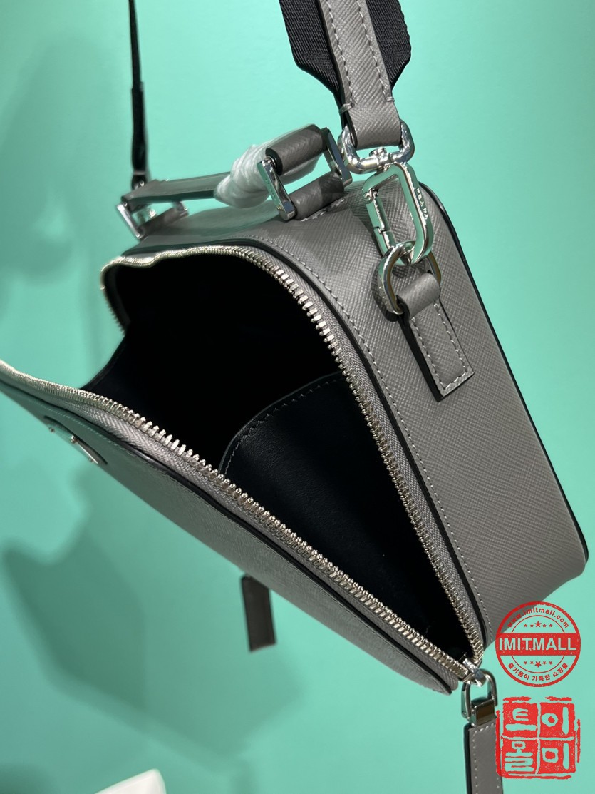 prada_xxxxx_big_00008.jpg
