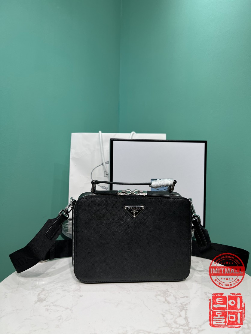 prada_xxxxx_big_00001.jpg