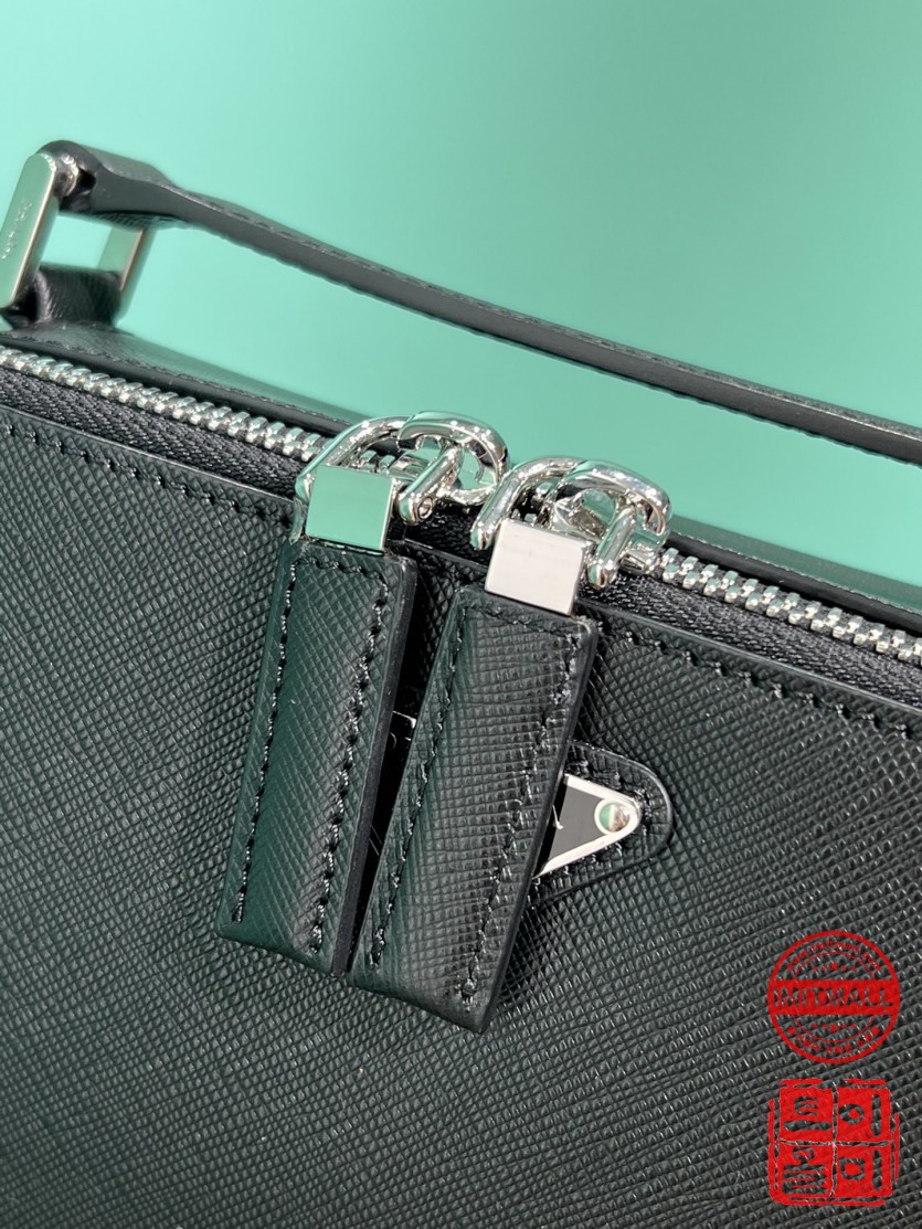 prada_xxxxx_big_00006.jpg