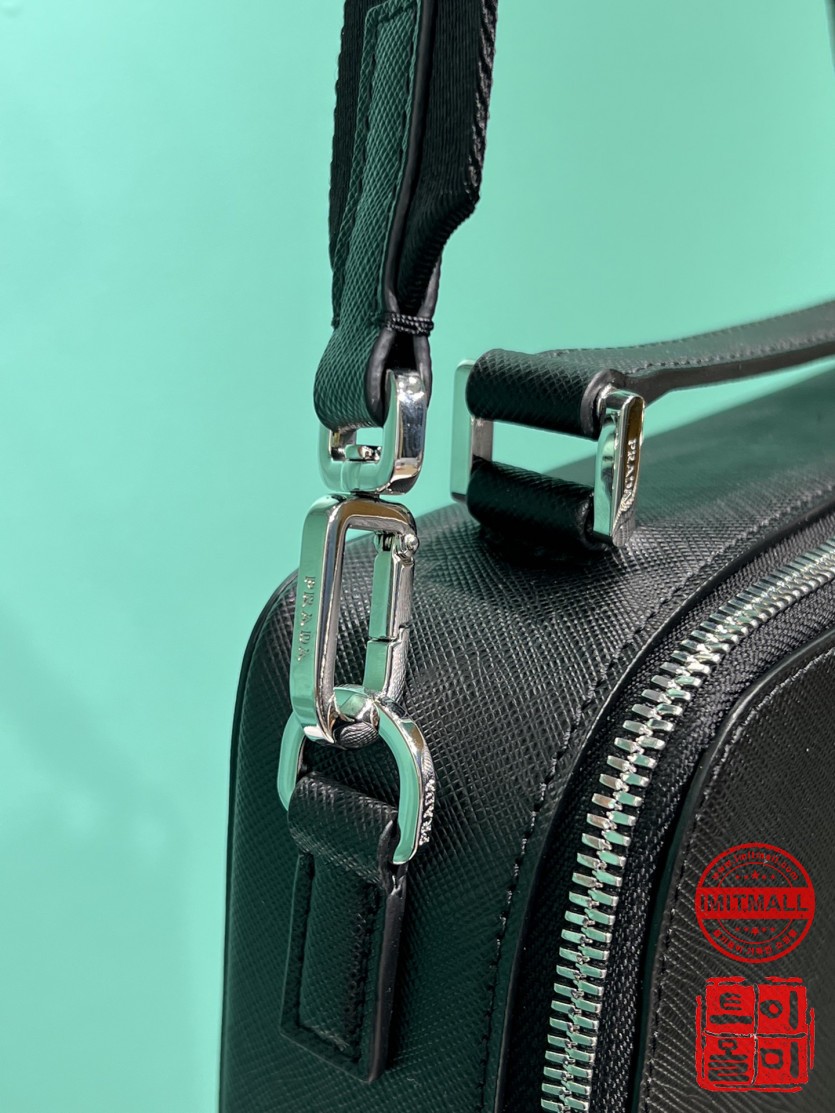 prada_xxxxx_big_00007.jpg