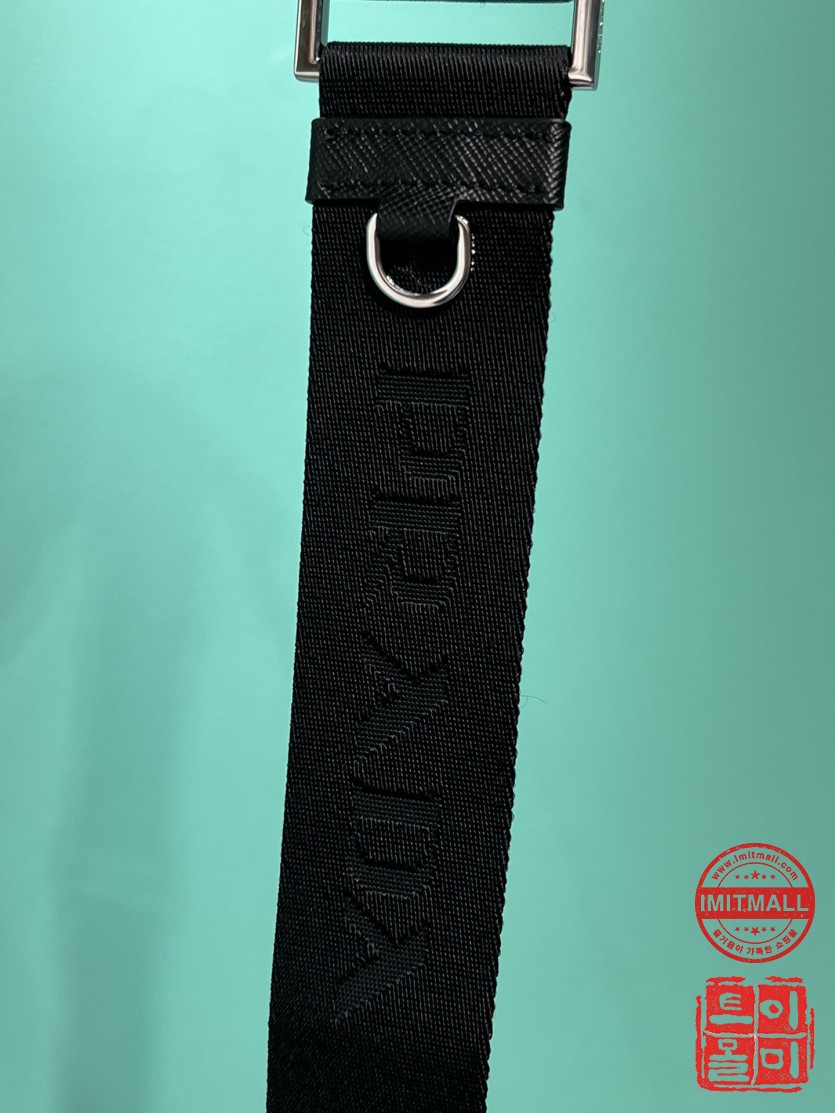 prada_xxxxx_big_00008.jpg