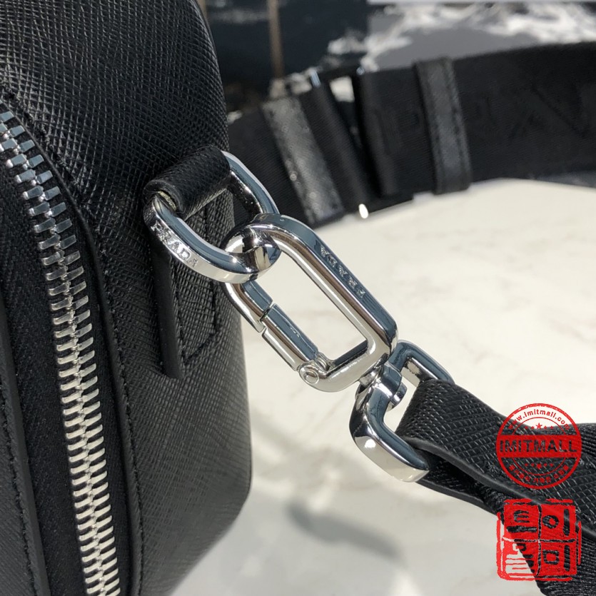 prada_xxxxx_big_00006.jpg