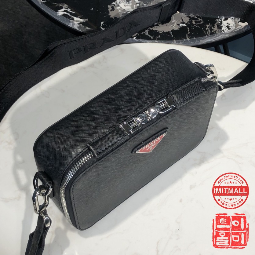 prada_xxxxx_big_00007.jpg