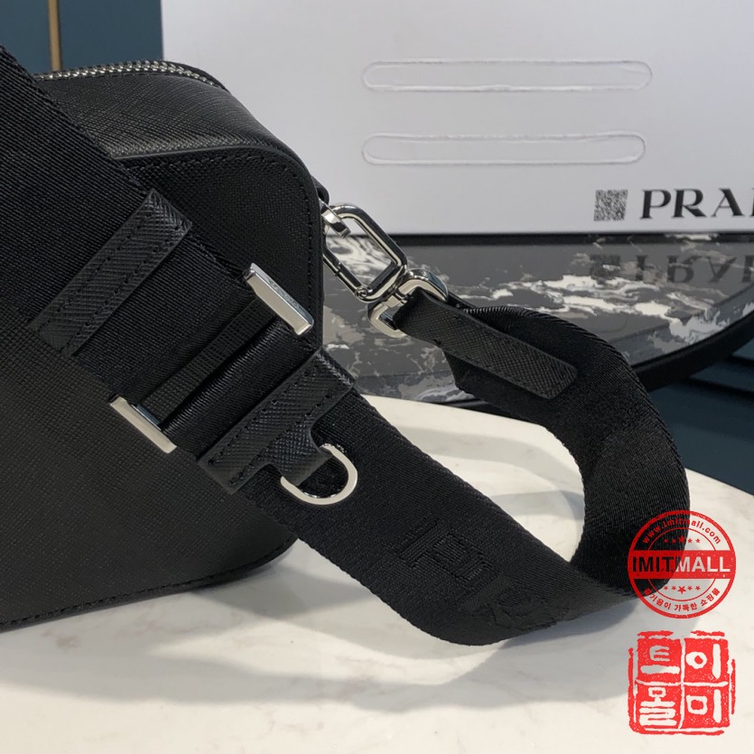 prada_xxxxx_big_00008.jpg