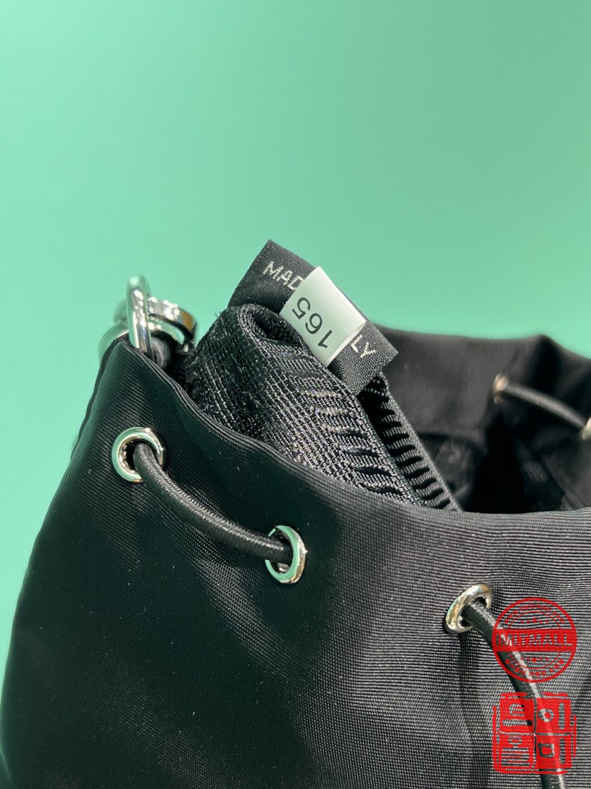 prada_xxxxx_big_00008.jpg