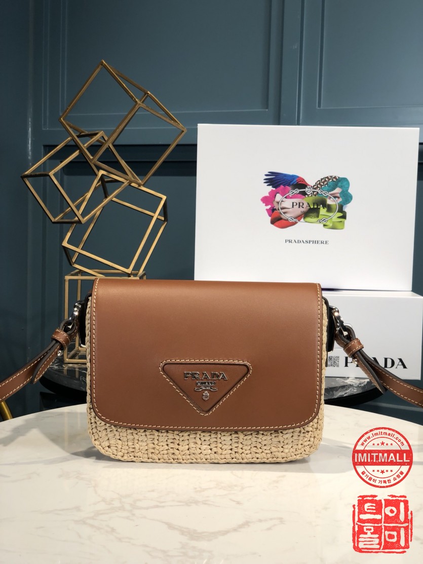 prada_xxxxx_big_00001.jpg