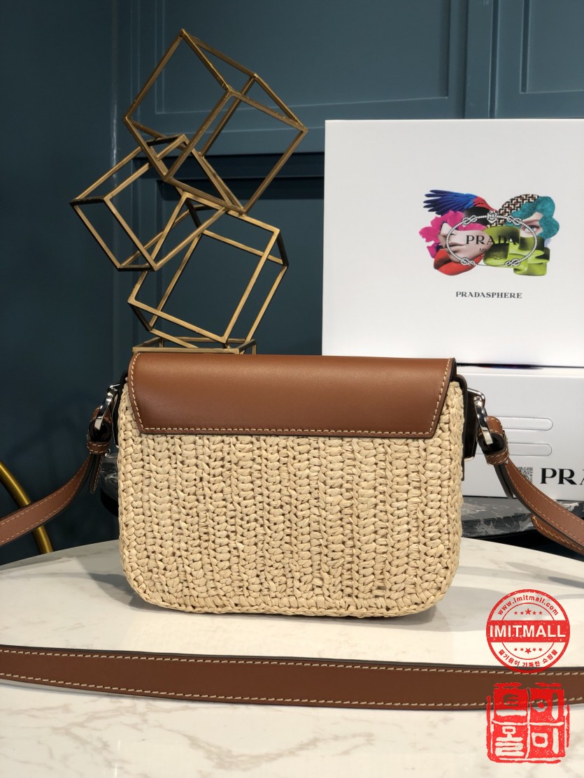 prada_xxxxx_big_00003.jpg