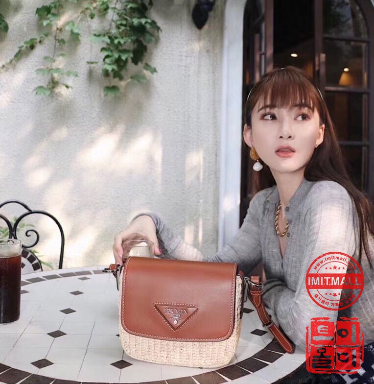 prada_xxxxx_big_00010.jpg