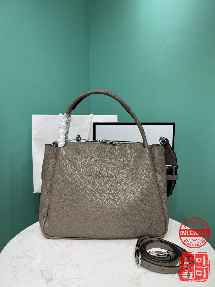 prada_xxxxx_big_00002.jpg