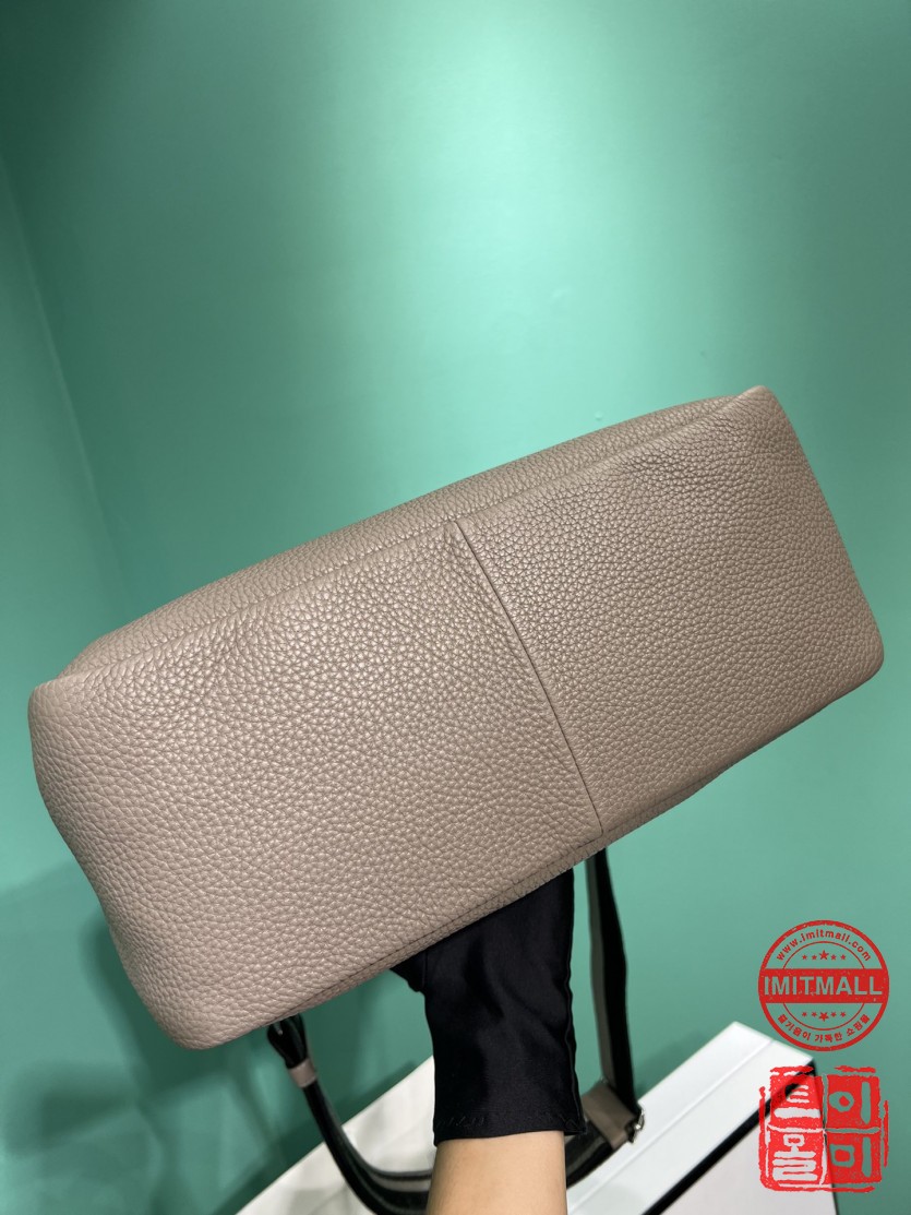 prada_xxxxx_big_00003.jpg