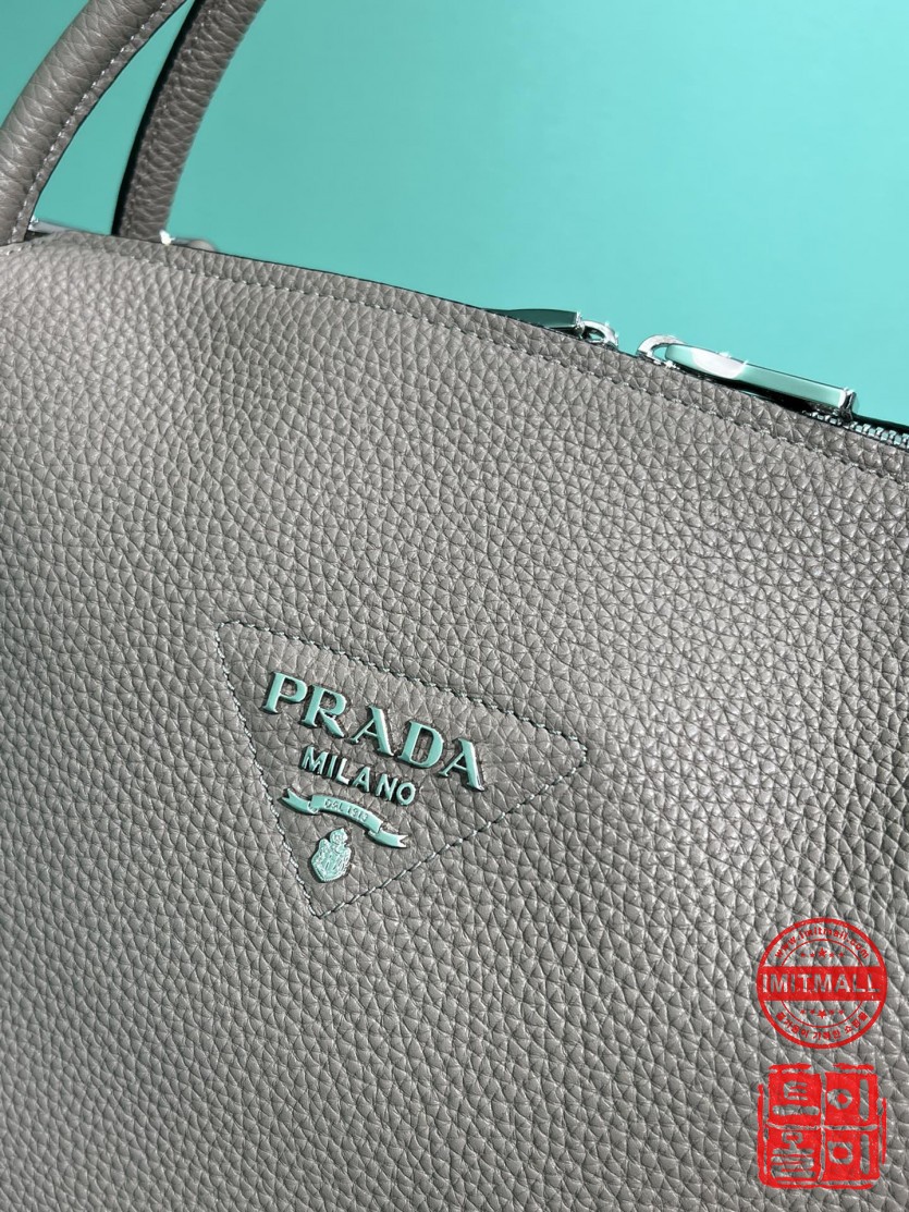 prada_xxxxx_big_00004.jpg