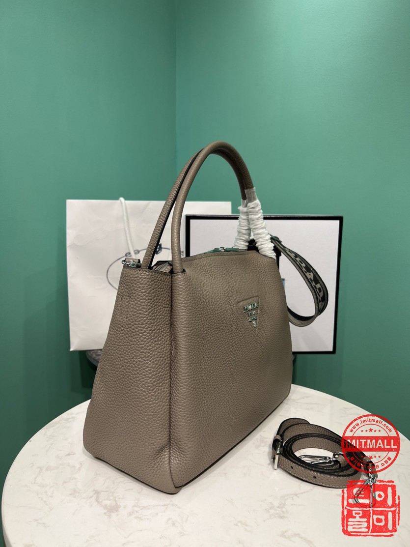 prada_xxxxx_big_00009.jpg