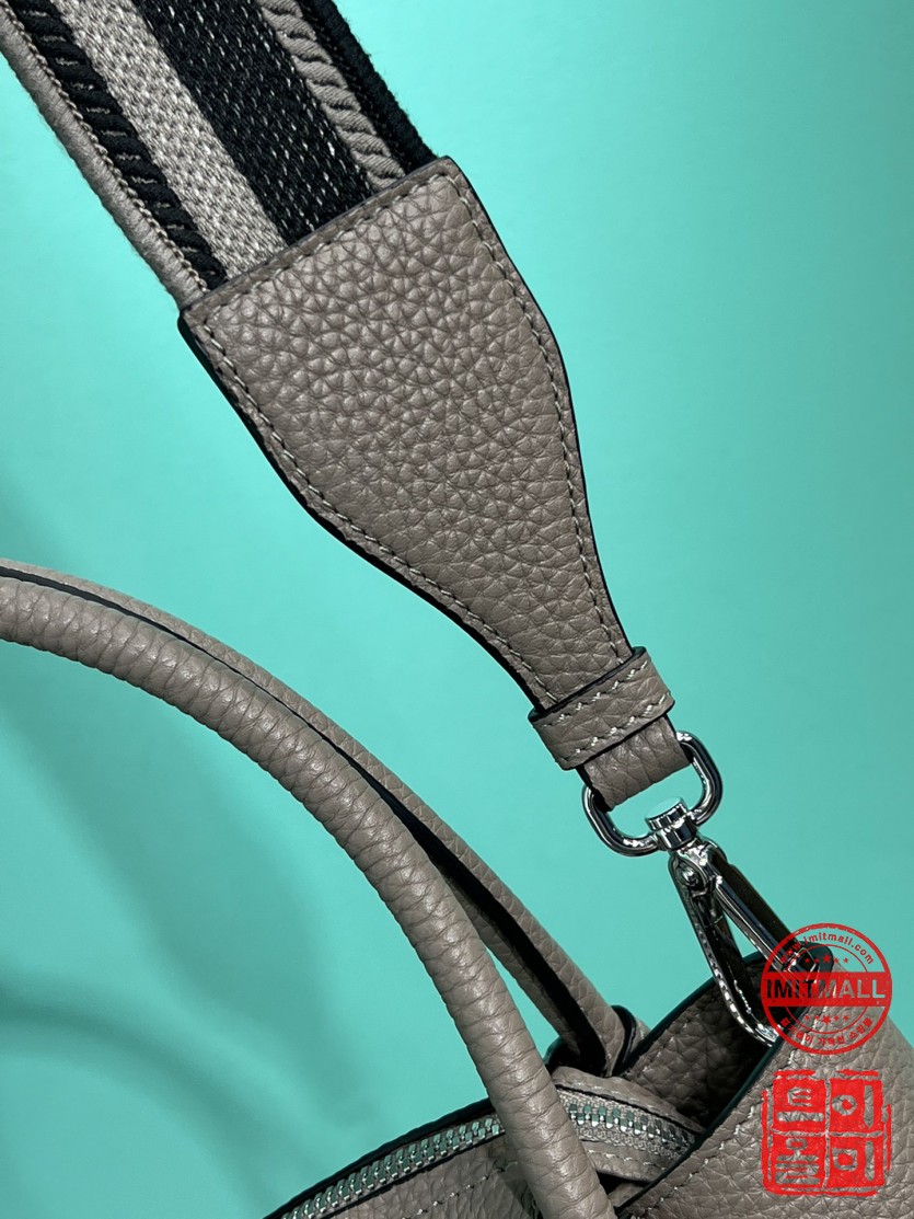 prada_xxxxx_big_00012.jpg