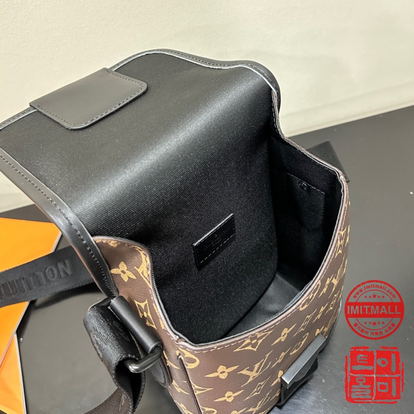 louis_vuitton_xxxxx_big_00006.jpg