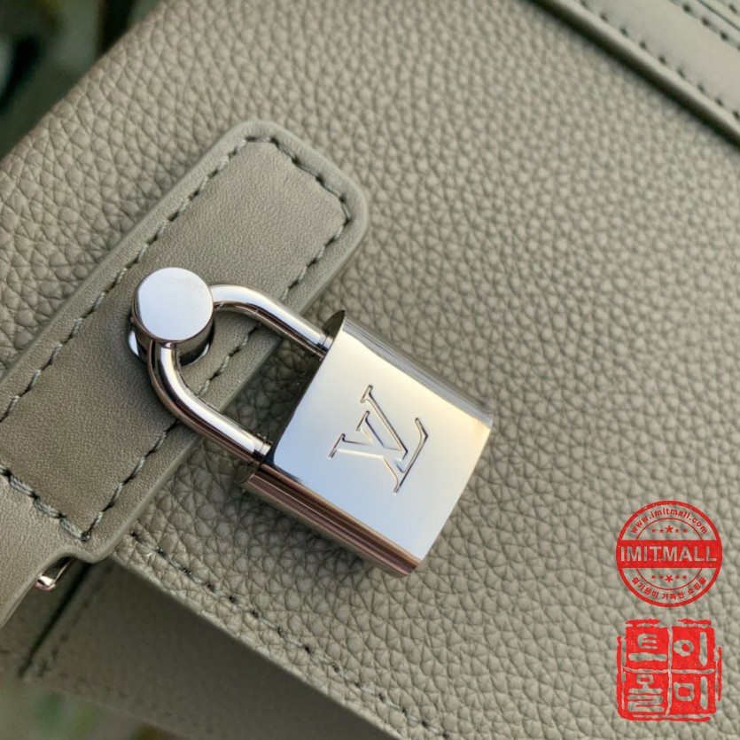 louis_vuitton_xxxxx_big_00006.jpg