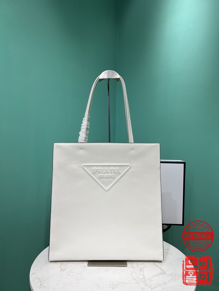 prada_xxxxx_big_00001.jpg