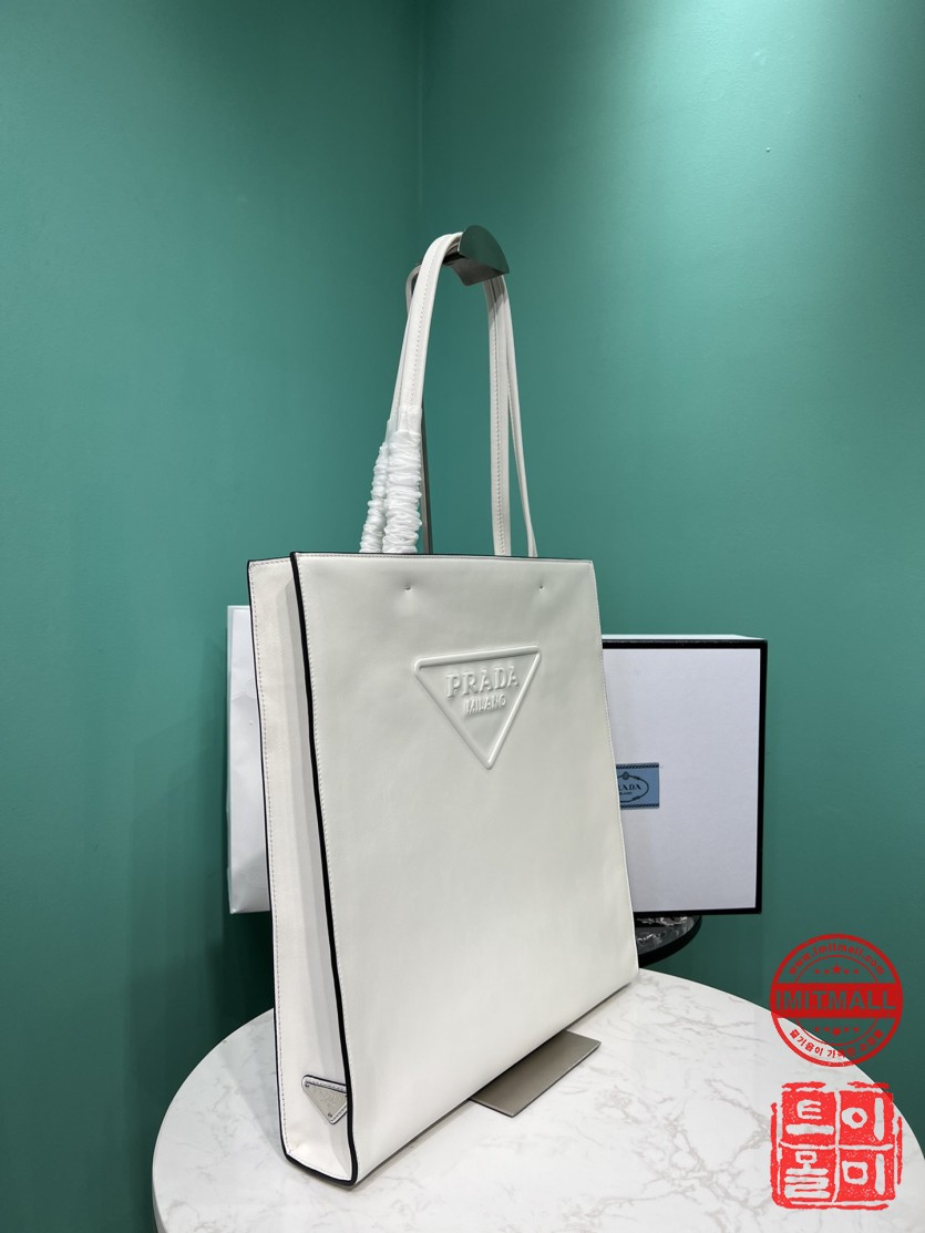 prada_xxxxx_big_00002.jpg